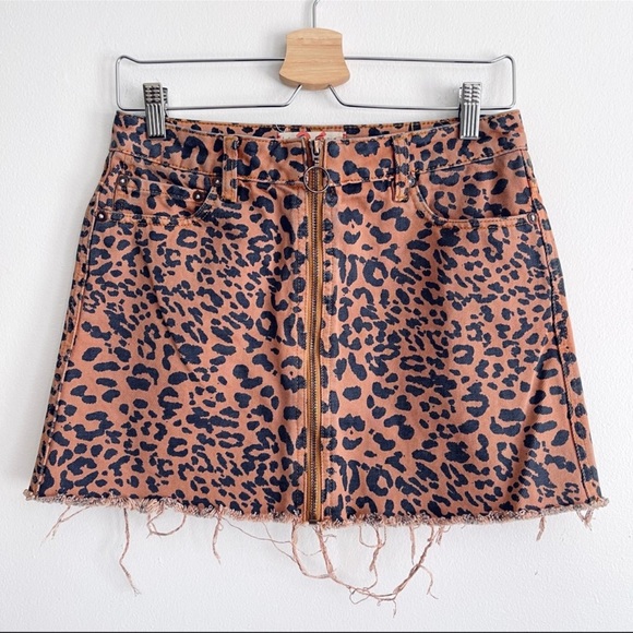 Free People We The Free Zip It Up Leopard Print Denim Mini Skirt Size 26 - Picture 14 of 14